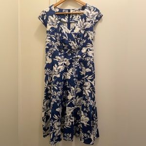 Bbonlinedress. Size medium. Blue and white floral dress.